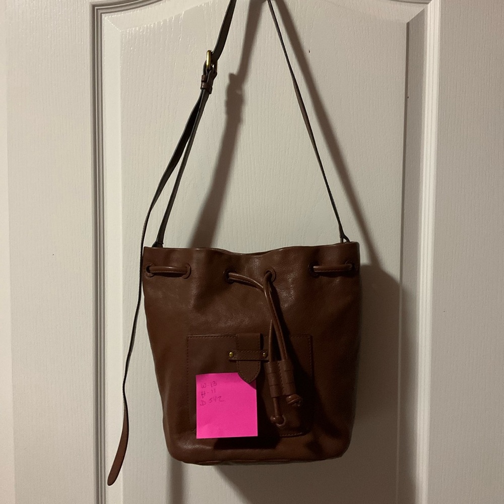 Frye bucket style handbag in nice condition